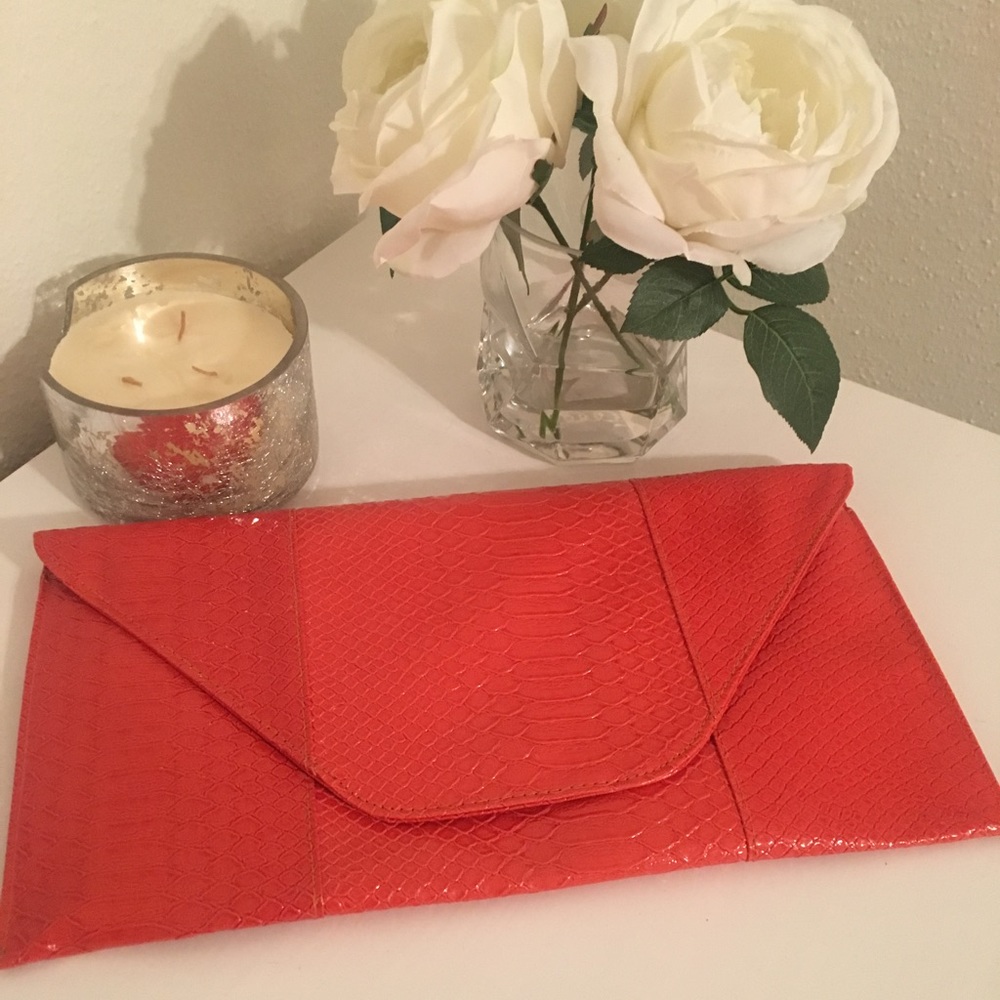 NWOT bright orange oversized clutch🔶🔸